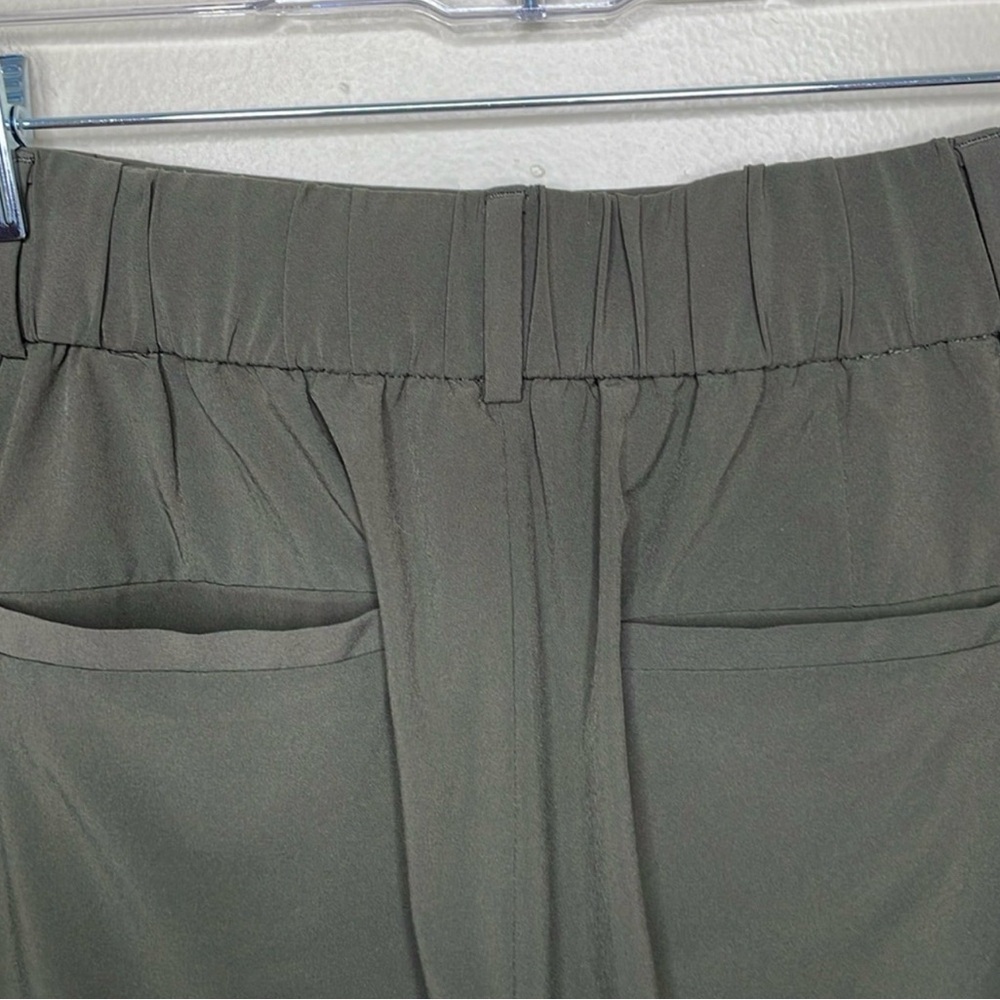 Banana Republic Women's Wide-Leg Pants in Olive - Picture 5 of 9